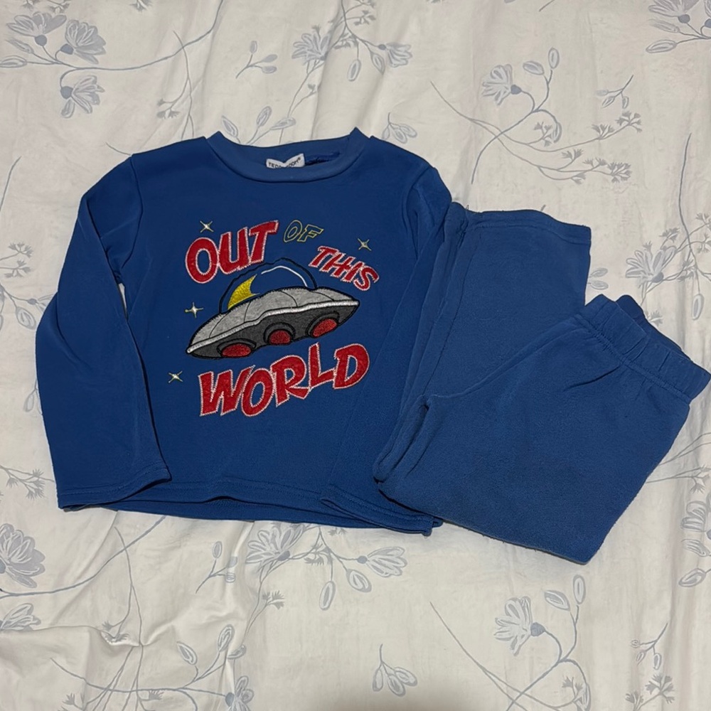 ⭐️TeddyBoom Kids Blue 'Out of This World' Fleece Pajama Set (Size: 5/6)